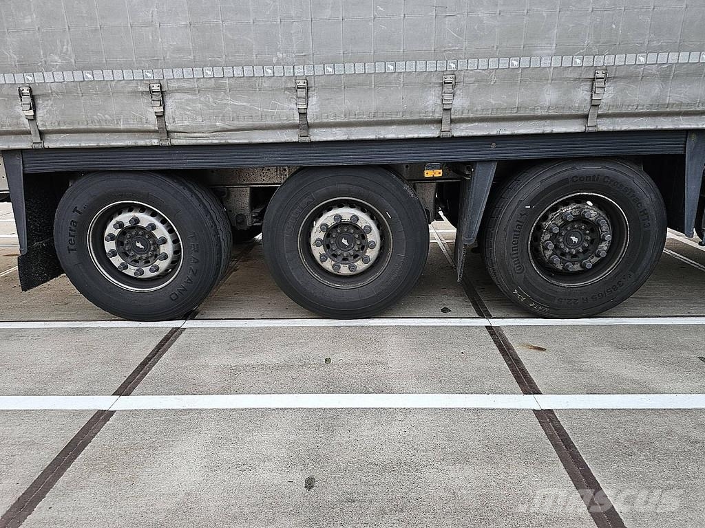 Schmitz Cargobull SCB*S3T | 3 AXLES | SLIDING ROOF Curtainsider semi-trailers