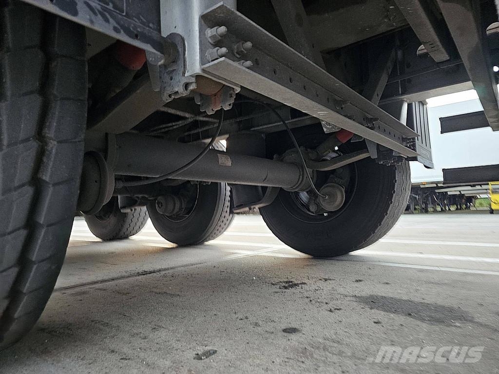 Schmitz Cargobull SCB*S3T | 3 AXLES | SLIDING ROOF Curtainsider semi-trailers