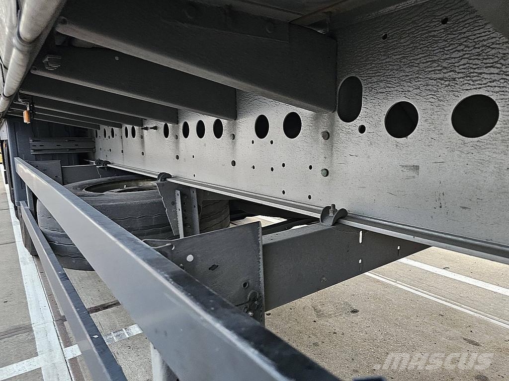 Schmitz Cargobull SCB*S3T | 3 AXLES | SLIDING ROOF Curtainsider semi-trailers