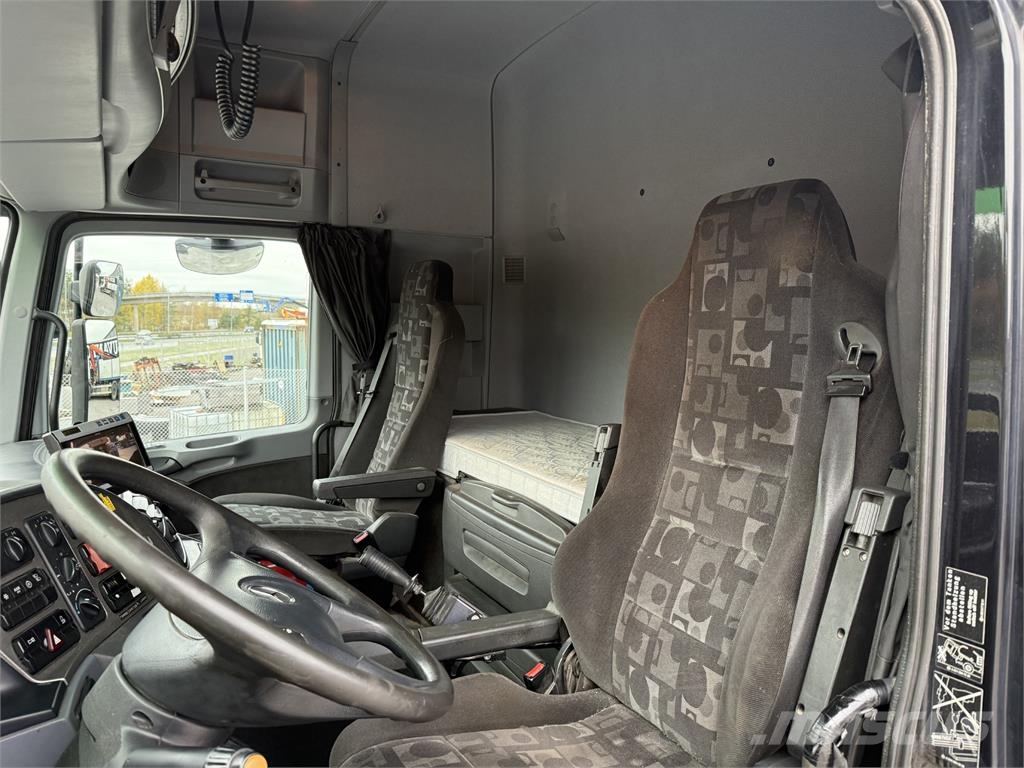 Mercedes-Benz Actros 3251 8X2 Kipper