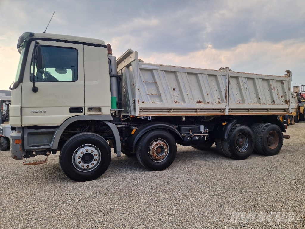 Mercedes-Benz Actros 3244 شاحنات قلابة