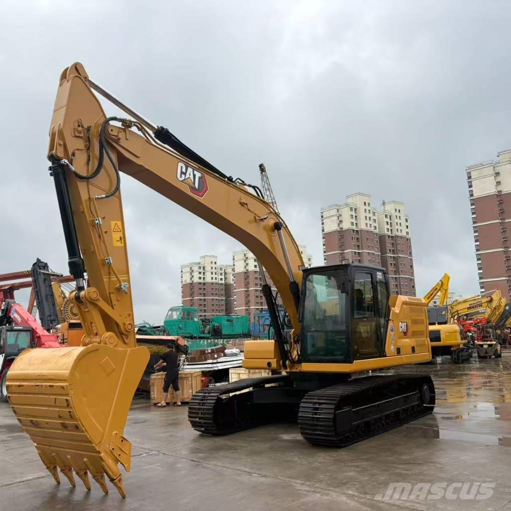 CAT 323 Pásové rýpadlá