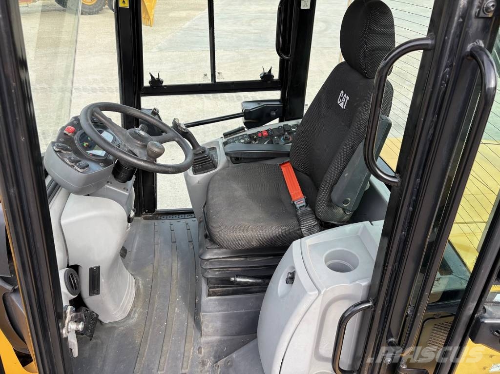 CAT 910 (QC + Palletforks optional) Carregadeiras de rodas