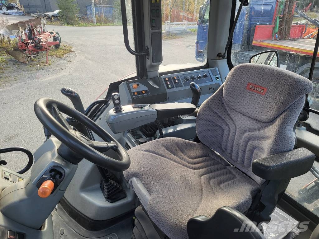 Valtra N 141 Hitech 50km/h Traktori
