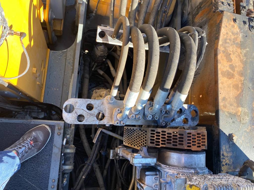 Liebherr LH 26 M Industry-Litronic endommagée Pelle à déchets