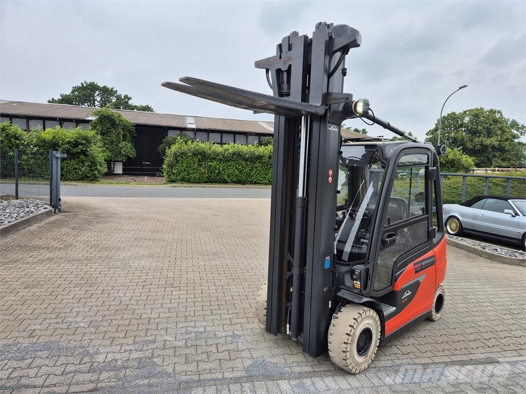 Linde E30 only 208 hours! Electric forklifts
