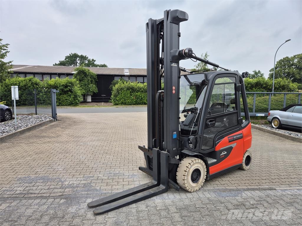 Linde E30 only 208 hours! Electric forklifts