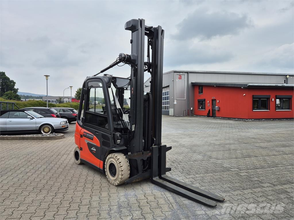 Linde E30 only 208 hours! Electric forklifts