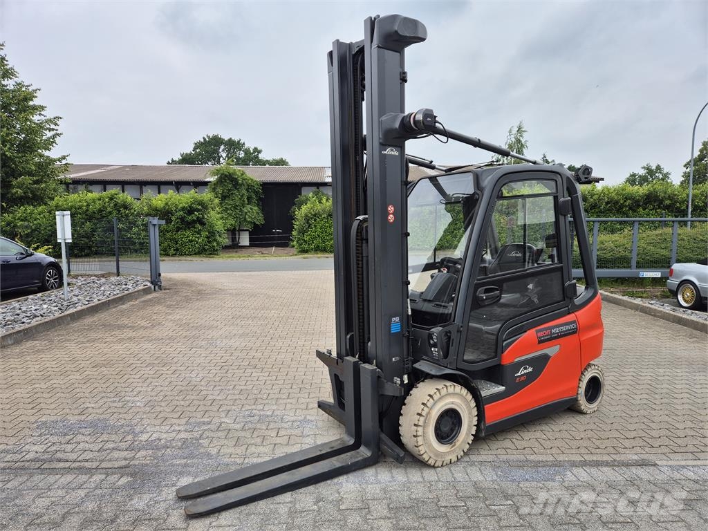 Linde E30 only 208 hours! Electric forklifts
