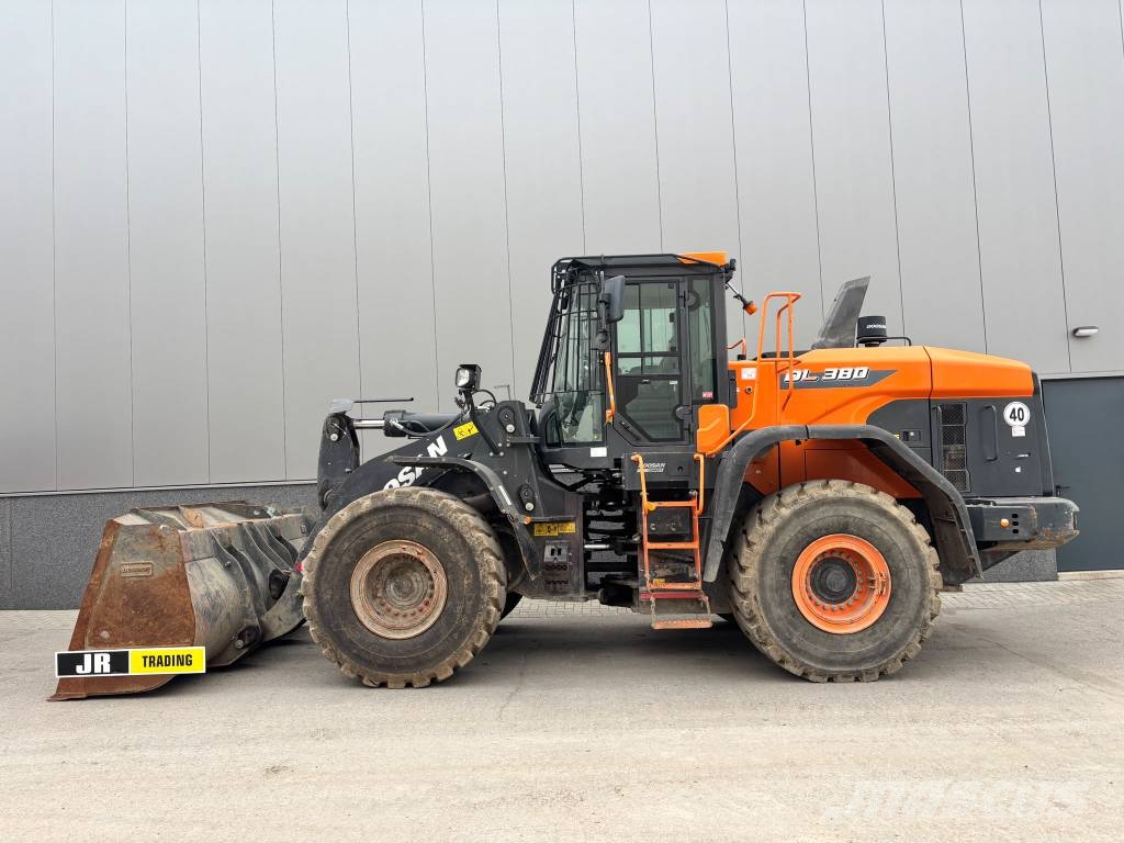 Doosan DL 380-7 (3rd Function / Weightloader) Pale gommate