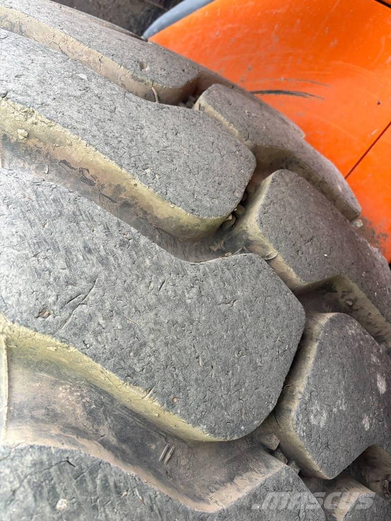 Doosan DL 380-7 (3rd Function / Weightloader) Pale gommate
