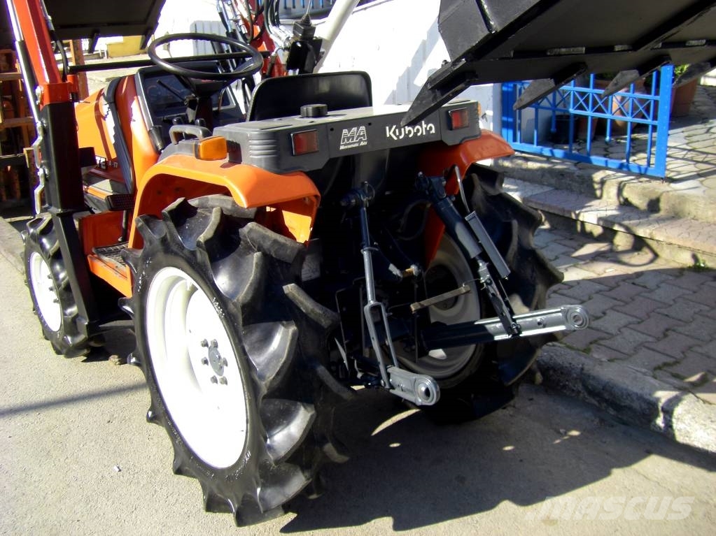 Kubota ASTE A-17 ΜΕ ΦΟΡΤΩΤΗ الجرارات