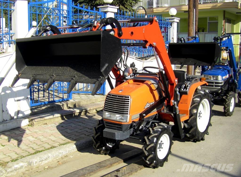 Kubota ASTE A-17 ΜΕ ΦΟΡΤΩΤΗ الجرارات