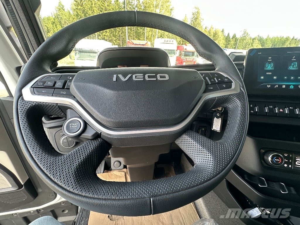 Iveco S-Way AS26S50 NP 2xLNG 6x2*4 Camion cabina sasiu