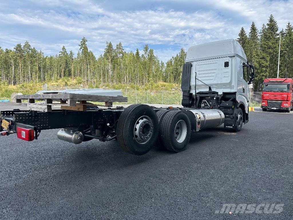 Iveco S-Way AS26S50 NP 2xLNG 6x2*4 Camion cabina sasiu