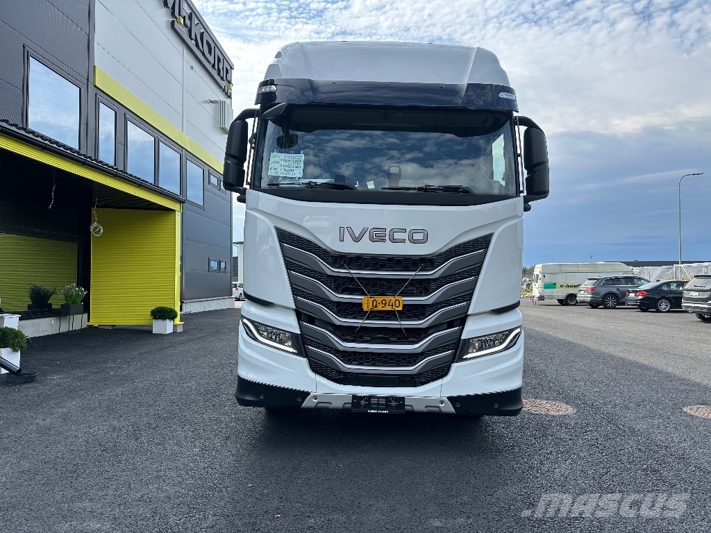 Iveco S-Way AS26S50 NP 2xLNG 6x2*4 Camion cabina sasiu