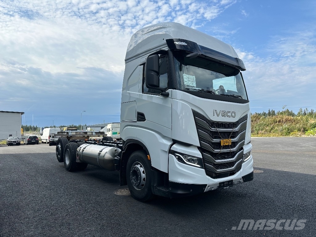 Iveco S-Way AS26S50 NP 2xLNG 6x2*4 Camion cabina sasiu
