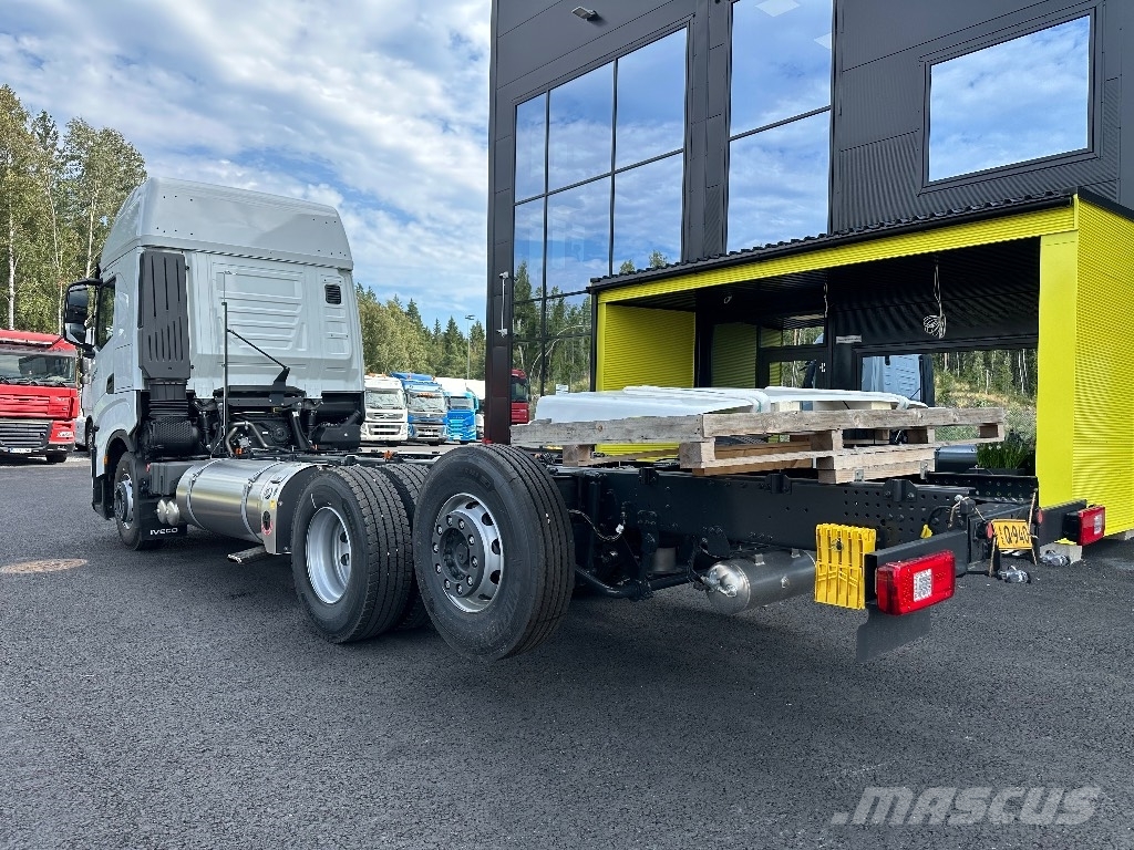 Iveco S-Way AS26S50 NP 2xLNG 6x2*4 Camion cabina sasiu