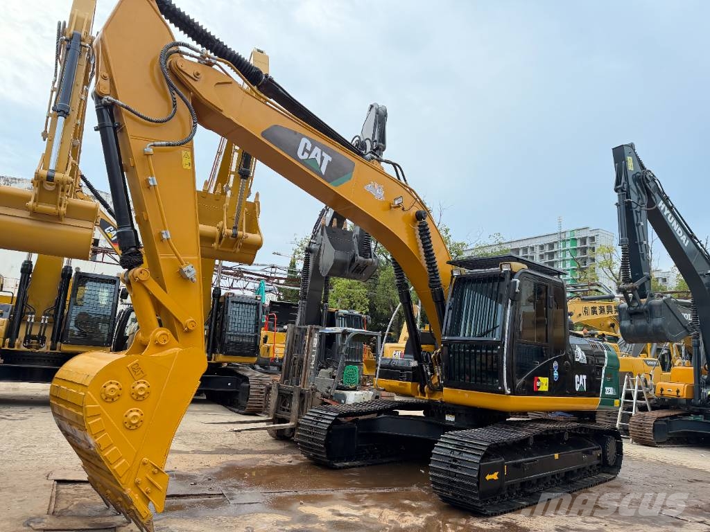CAT 323D2L the largest‑scale supplier Bagri goseničarji