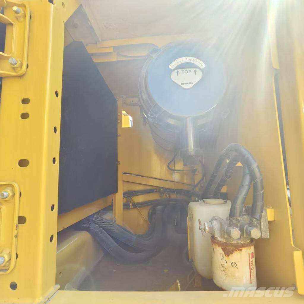 Komatsu PC 220-8 Гусеничні екскаватори