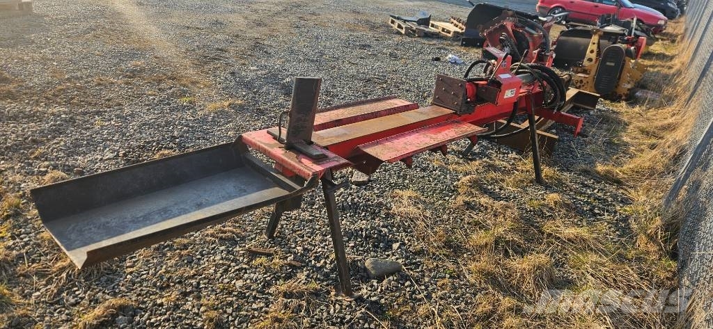 Bala Agri P 812 Vedklyv ウッドスプリッターとカッター