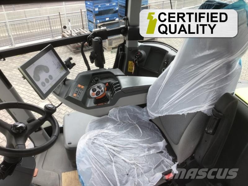 CLAAS XERION 5000 TRAC TS Трактори