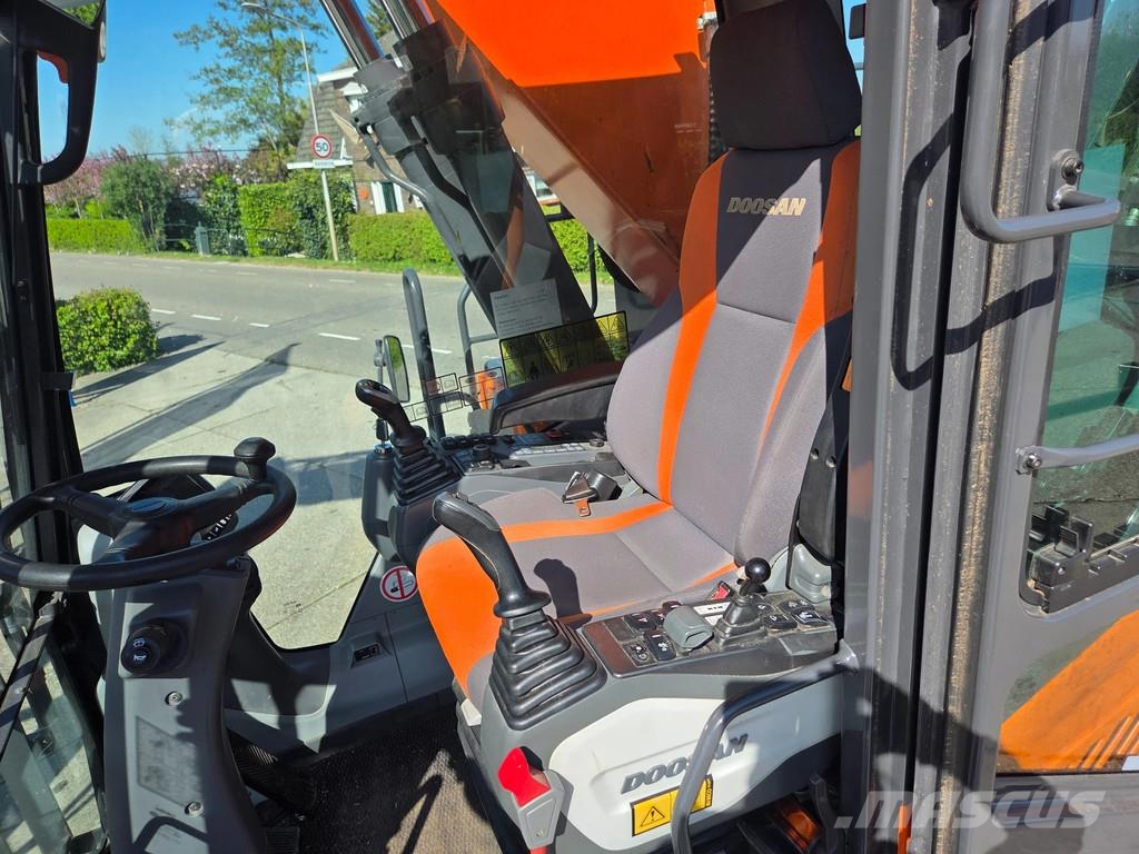 Doosan DX210W-5 2018 met Zijtveld S1202D sorteergrijper 2 Колісні екскаватори