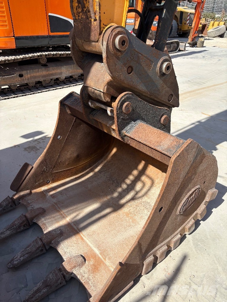 Hyundai R125LCR-9 Crawler excavators