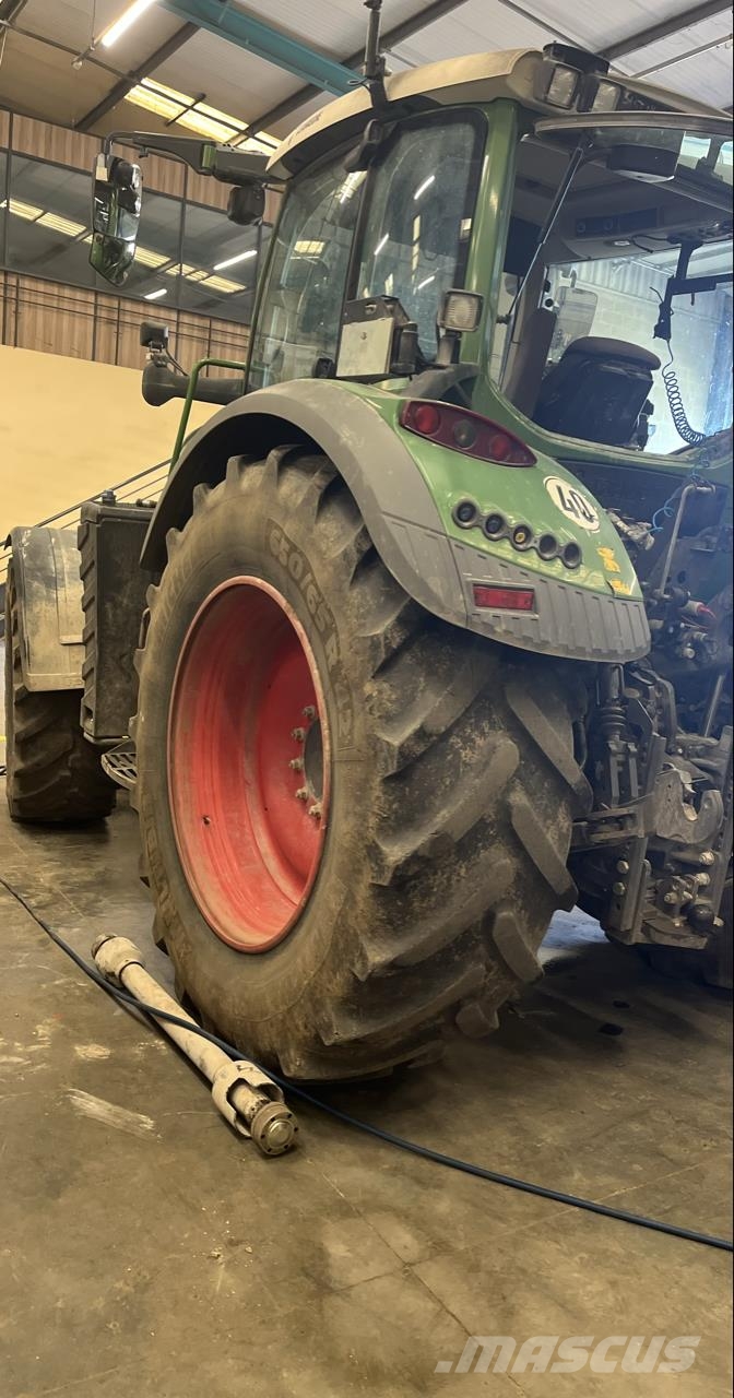 Fendt 718 VARIO POWER + Traktorer