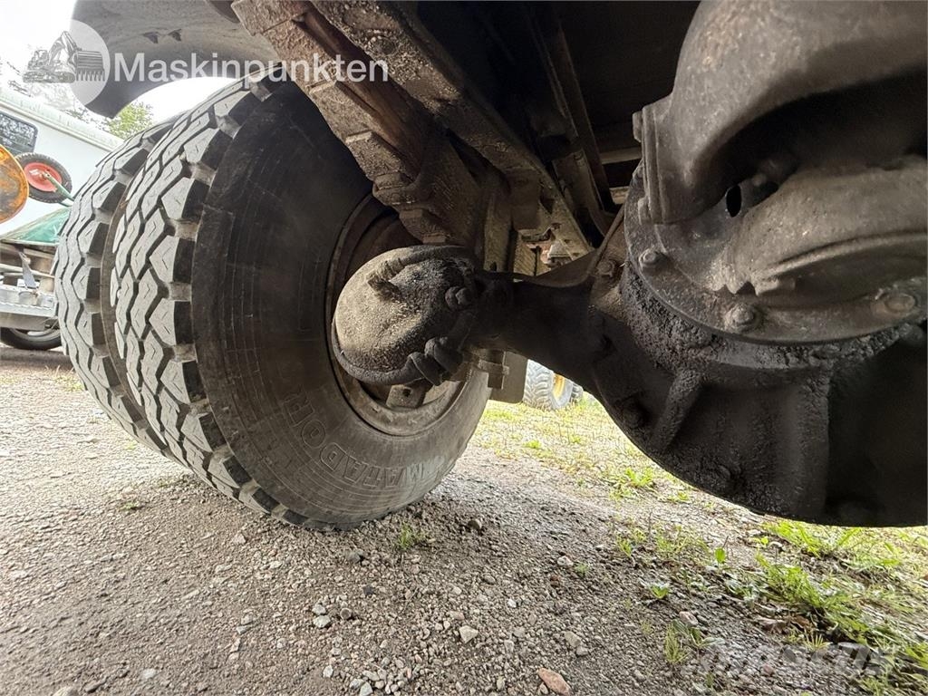 Volvo L49506 S2 Förlängd Camion plateau ridelle avec grue