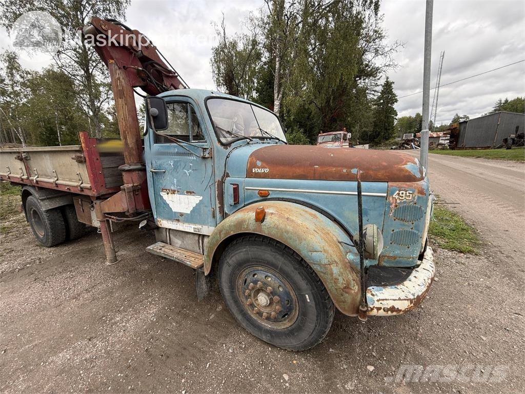 Volvo L49506 S2 Förlängd Camion plateau ridelle avec grue