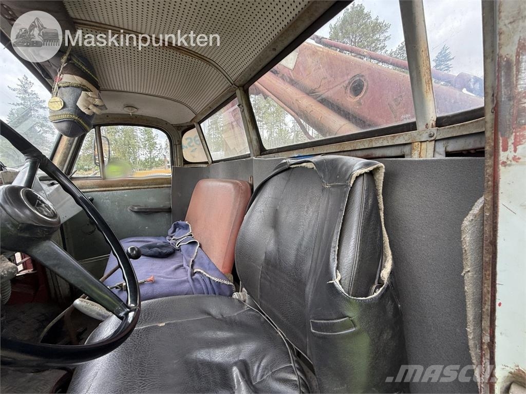 Volvo L49506 S2 Förlängd Camion plateau ridelle avec grue