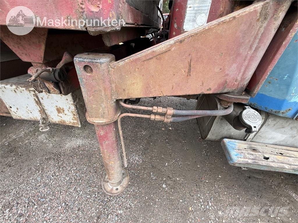 Volvo L49506 S2 Förlängd Camion plateau ridelle avec grue