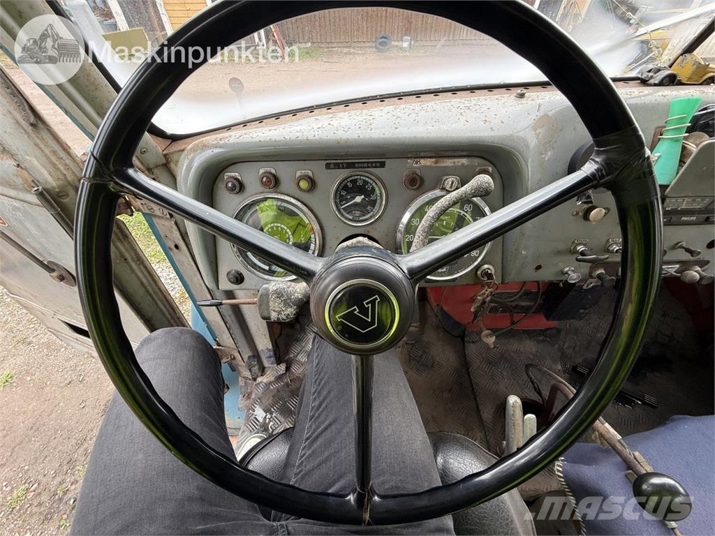 Volvo L49506 S2 Förlängd Camion plateau ridelle avec grue