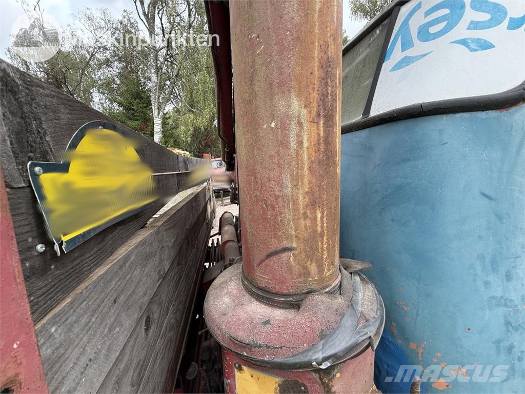 Volvo L49506 S2 Förlängd Camion plateau ridelle avec grue