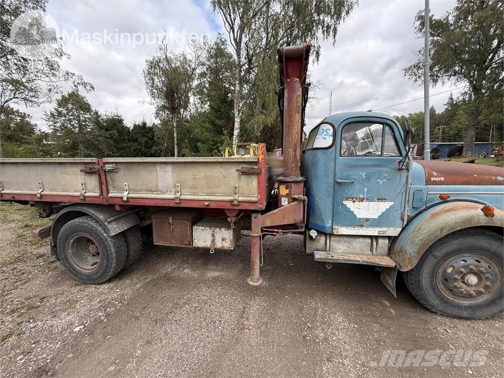 Volvo L49506 S2 Förlängd Camion plateau ridelle avec grue