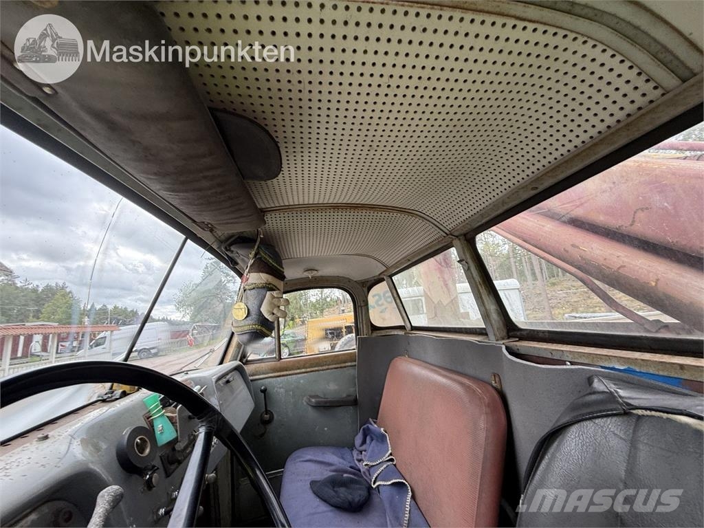 Volvo L49506 S2 Förlängd Camion plateau ridelle avec grue