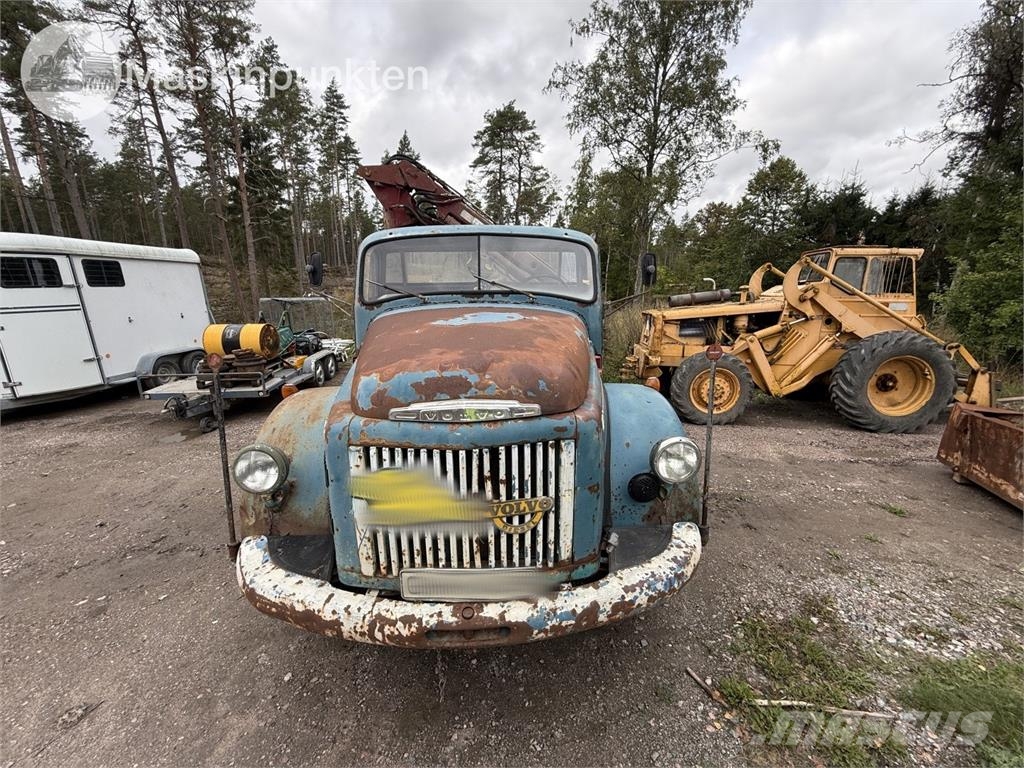 Volvo L49506 S2 Förlängd Camion plateau ridelle avec grue