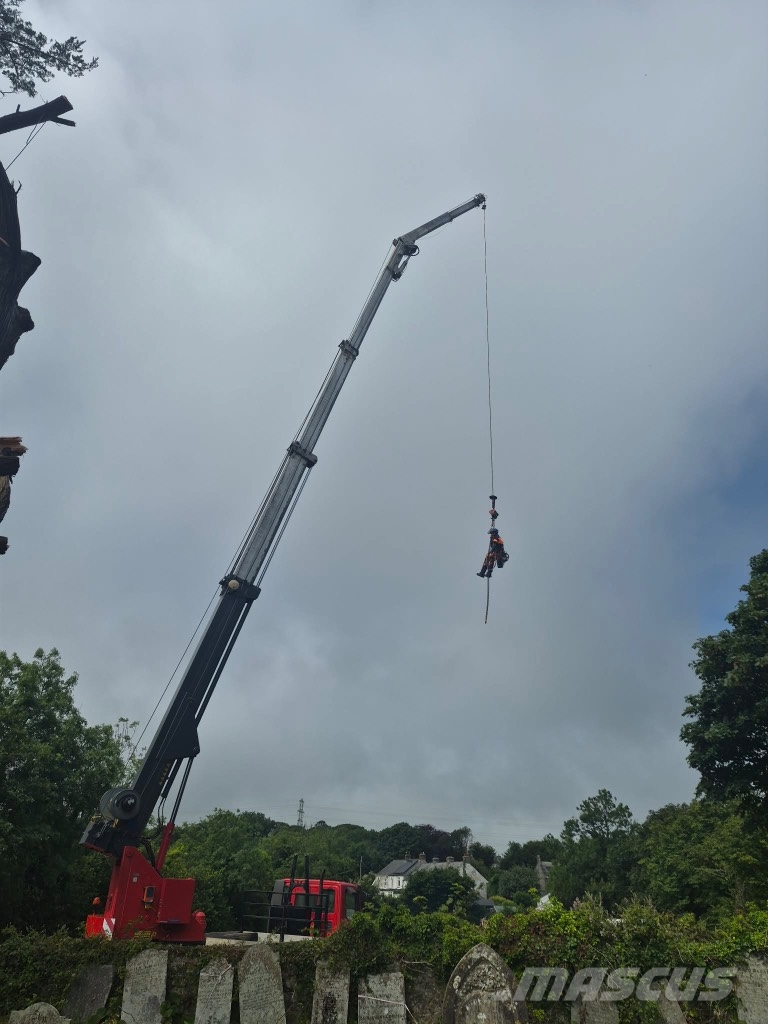 Bocker crane 32/2000 Rabljeni žerjavi za vsak teren