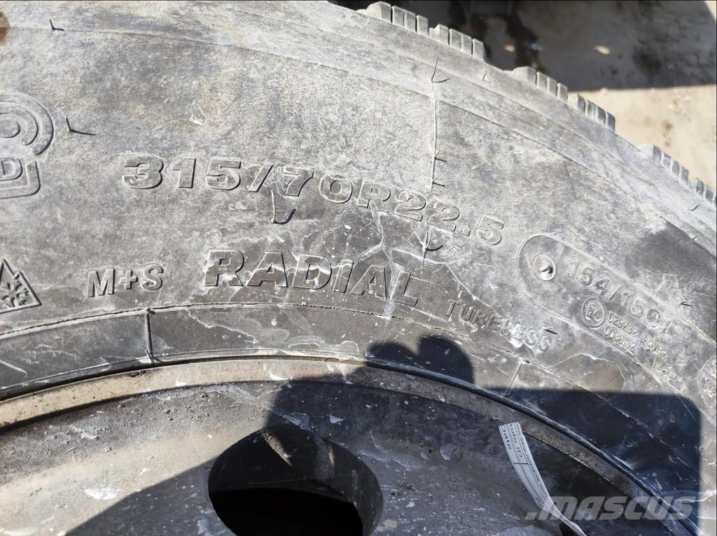 BRDIGESTONE TIRES ON ALCOA RIMS 315/70 R22.5 4 PCS Шины и колёса