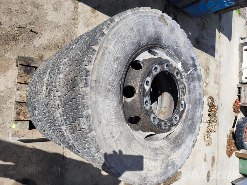 BRDIGESTONE TIRES ON ALCOA RIMS 315/70 R22.5 4 PCS Шины и колёса