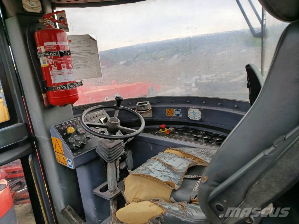 Atlas Copco Rocket Boomer E2 - C30 مثبتات كابلات تحت سطح الأرض