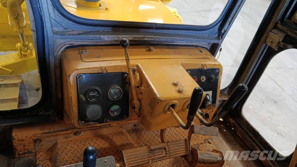 Komatsu D 65 A-8 lánctalpas dózerek