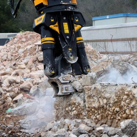 MB Crusher PT1650 مقصات هيدروليكية