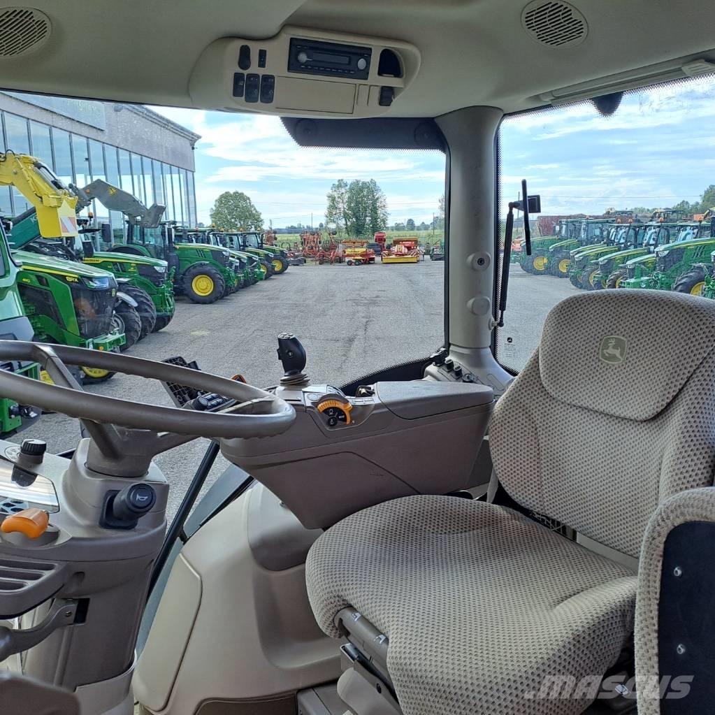 John Deere 6215 R AutoPower الجرارات