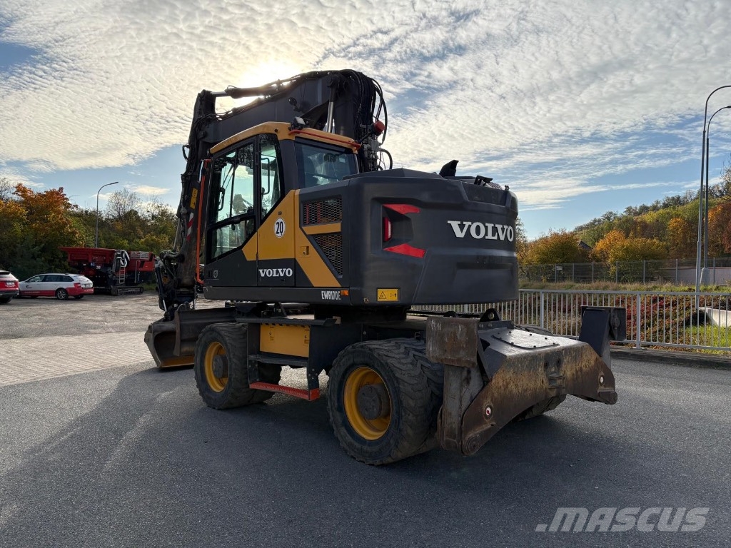 Volvo EWR170E حفارات بعجل