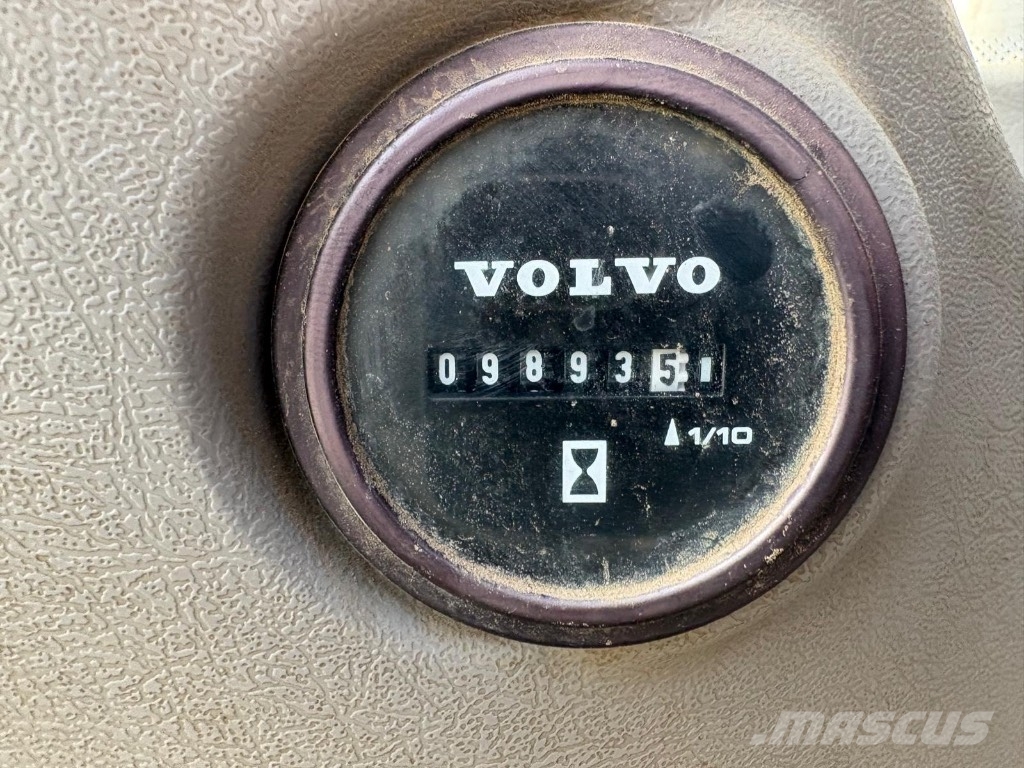 Volvo EWR170E حفارات بعجل