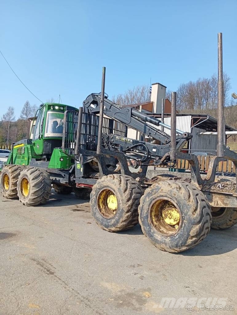 John Deere 1510 E Forwarders