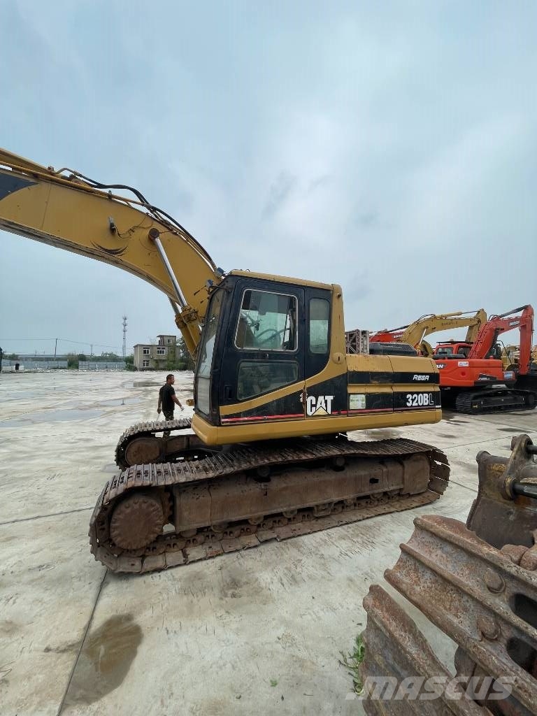 CAT 320 B L Гусеничні екскаватори