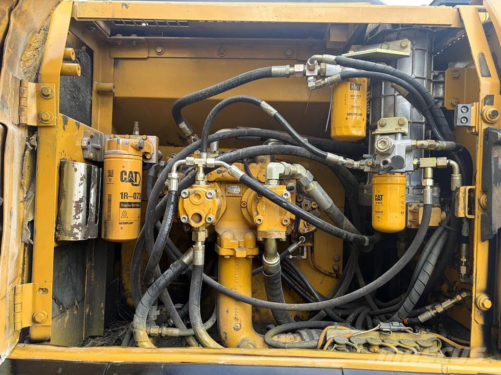 CAT 322C LN Excavator - 26.2T - Hammer Line - Airco - Crawler excavators